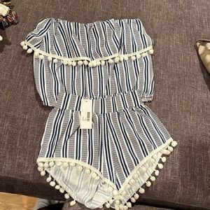 Stella cove blue and white short and shirt (adorable outfit) size 8.